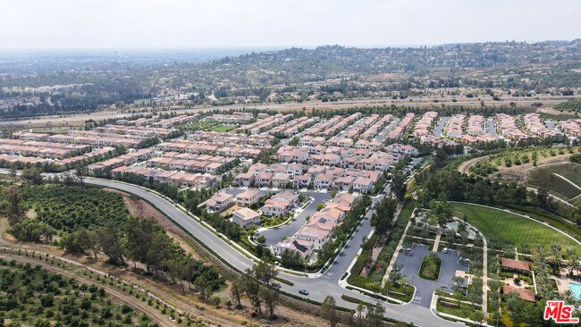 Building Photo - 55 suede