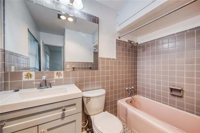 Building Photo - 106 15th St