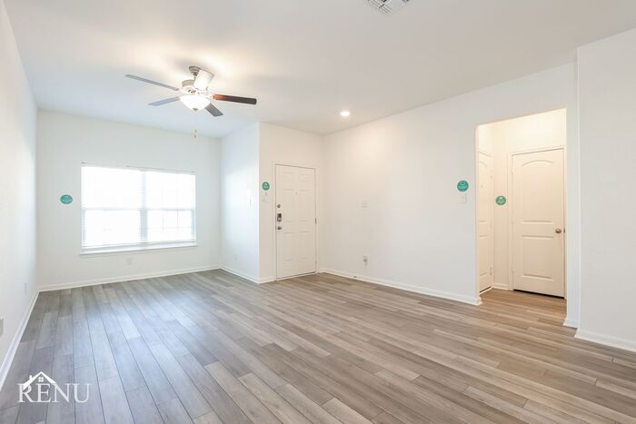 Building Photo - 2946 Jackson Smt