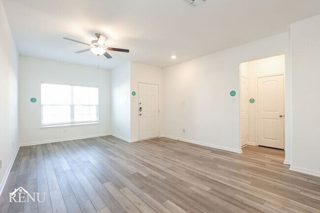 Building Photo - 2946 Jackson Smt