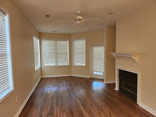 Building Photo - 33 Golf View Ct