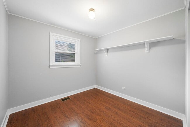 Building Photo - 2607 School Dr