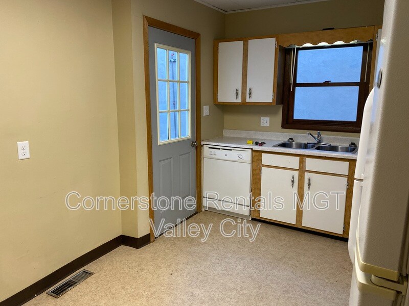 Building Photo - 217 Central Ave S