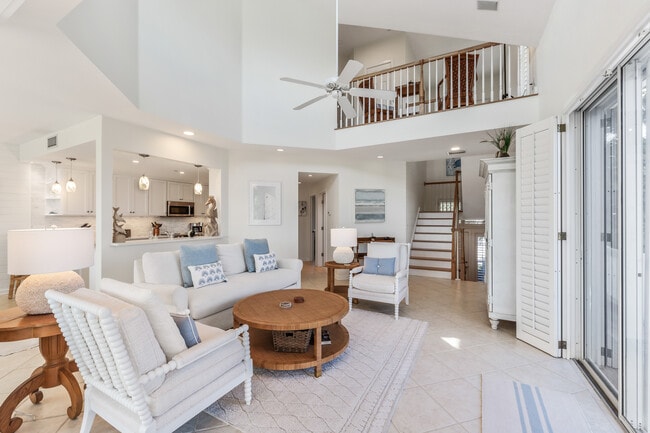 Building Photo - 701 S Harbor Dr