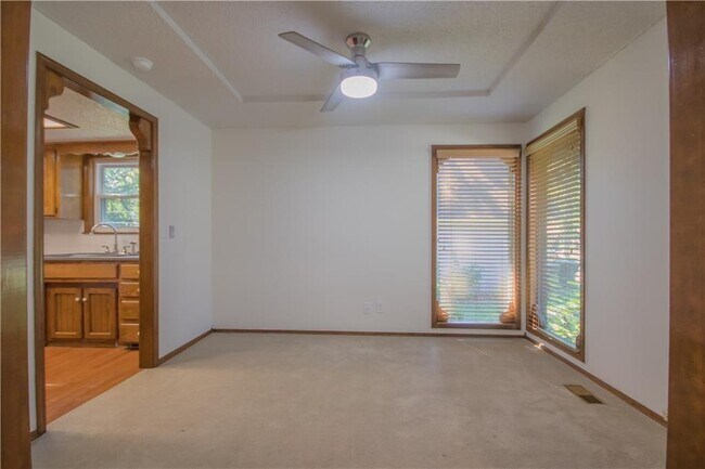 Building Photo - 403 S 37th St