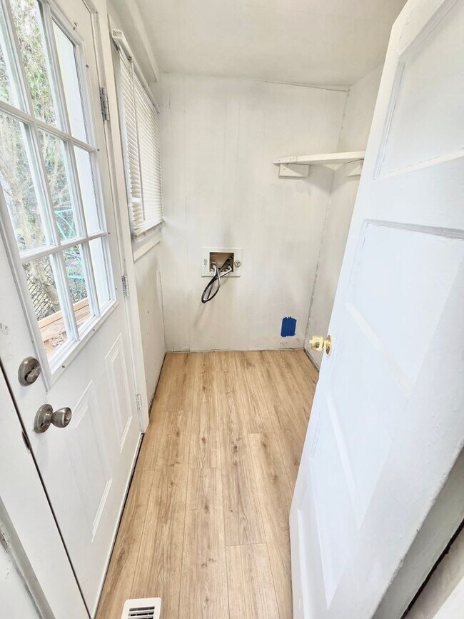 Building Photo - ***4 Bed RENOVATED house/ODU Students welcome! Granite countertops