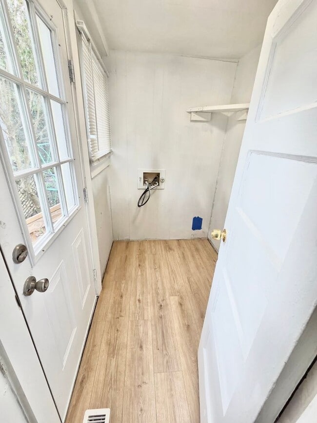 Building Photo - ***RENT READY~4 Bed RENOVATED 2 story house/w/ downstairs bedroom/Granite countertops