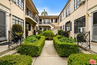 Building Photo - 9222 Beverly Blvd