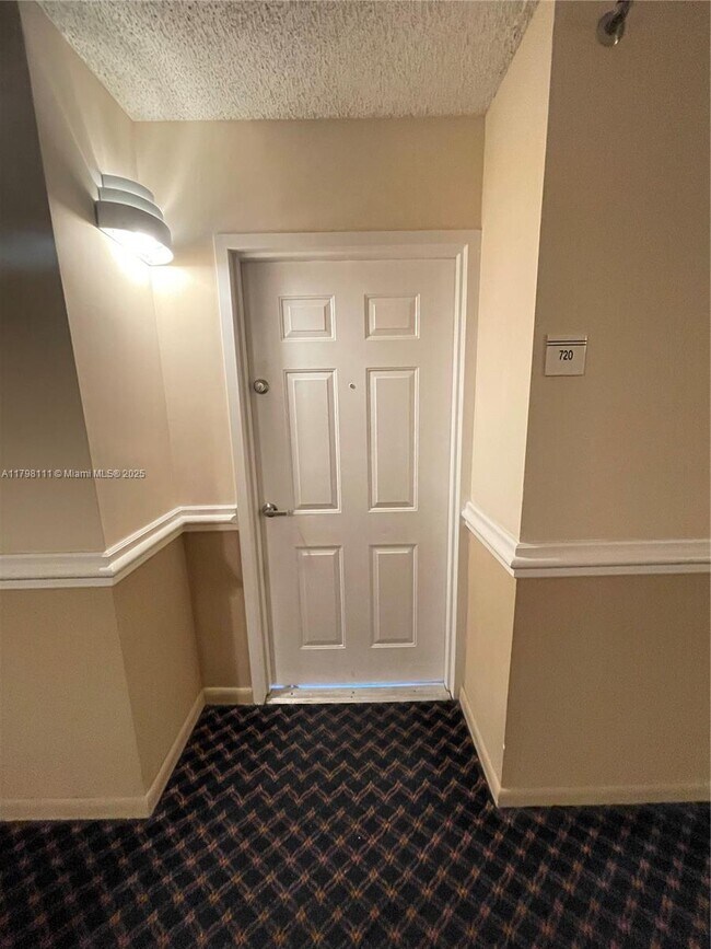 Building Photo - 540 Brickell Key Dr