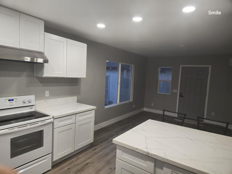 Building Photo - 1005 W Hollowell St