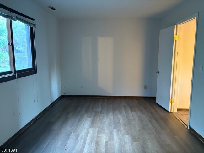 Building Photo - 2 Falkenstein Dr