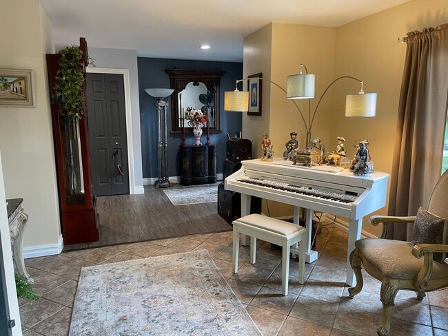 Building Photo - Shelby Twp Custom Ranch- 3 or 4 Bedrooms, ...