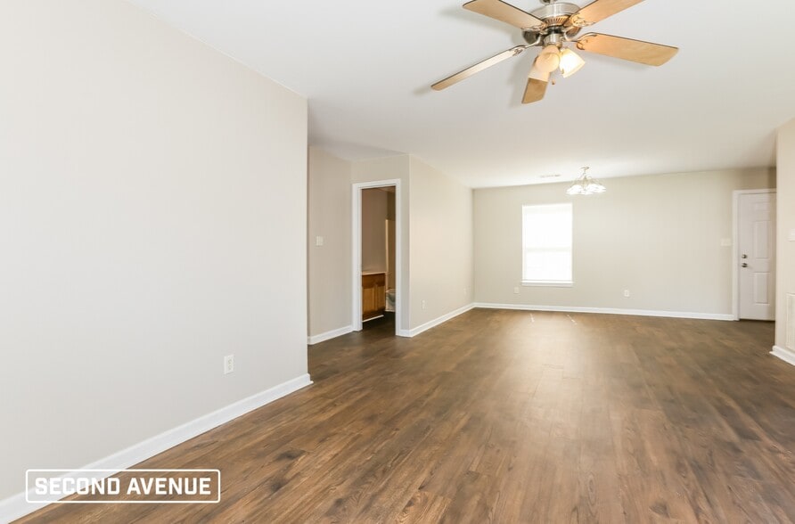Building Photo - 209 Glenn Oak Dr