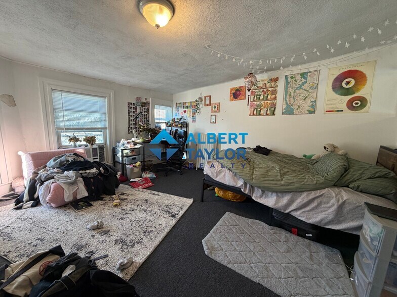 Building Photo - 210 Hemenway St