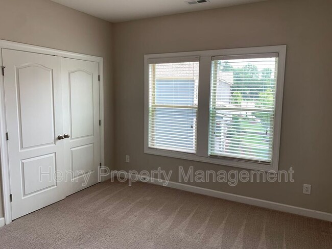 Building Photo - 100 Belle Plain Dr