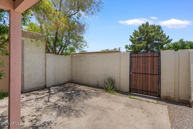 Building Photo - 7842 E Rovey Ave