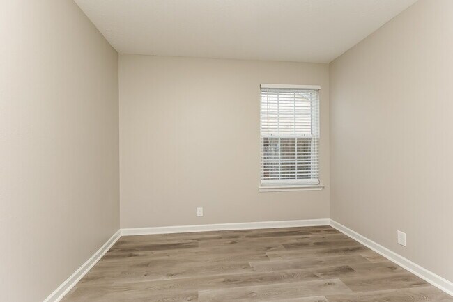 Building Photo - 1005 Tom Hailey Blvd