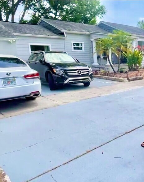 Building Photo - 3319 W Paul Ave