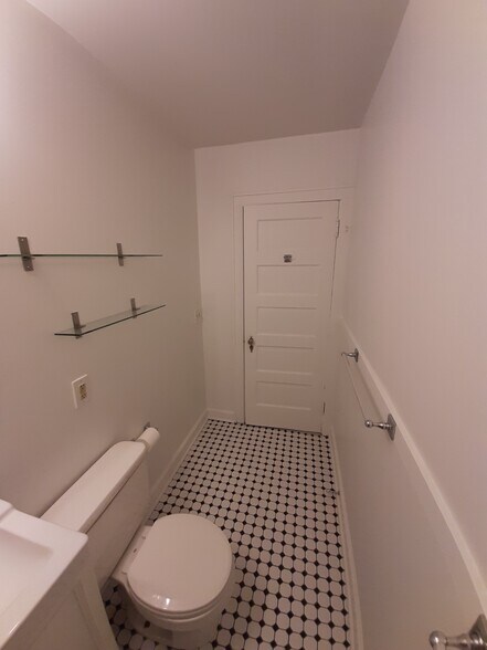 Building Photo - 1310 W 28th St