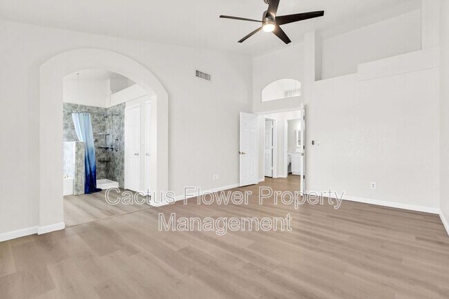Building Photo - 1132 E Harbor View Dr