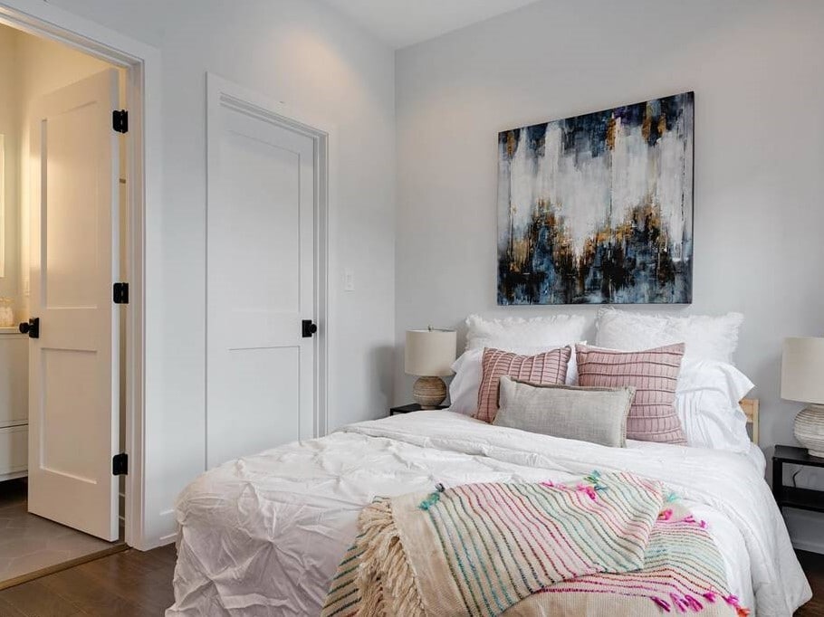 Building Photo - 1815 W Augusta Blvd