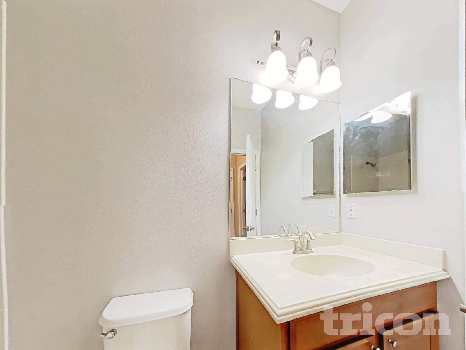 Building Photo - 13811 Newport Shores Dr