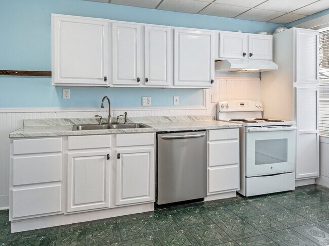 Building Photo - 16 Hampden Ave