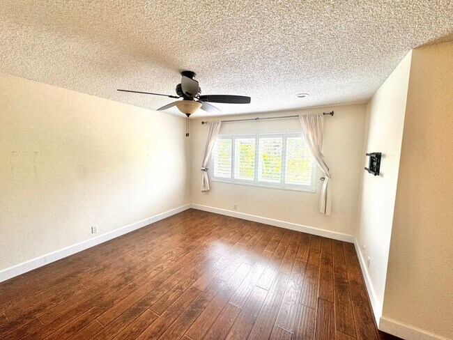 Building Photo - Rare opportunity spacious remodeled Camarillo Home on cul-de-sac with Electricity included!