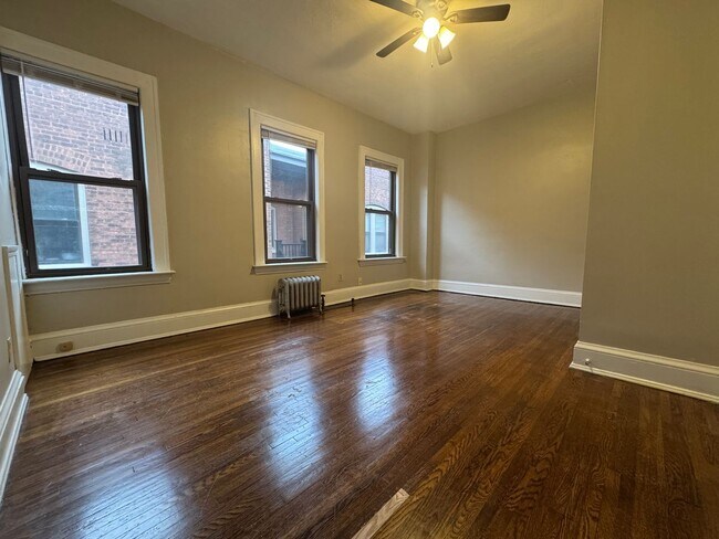 Building Photo - 2773 Hampshire-Unit 8