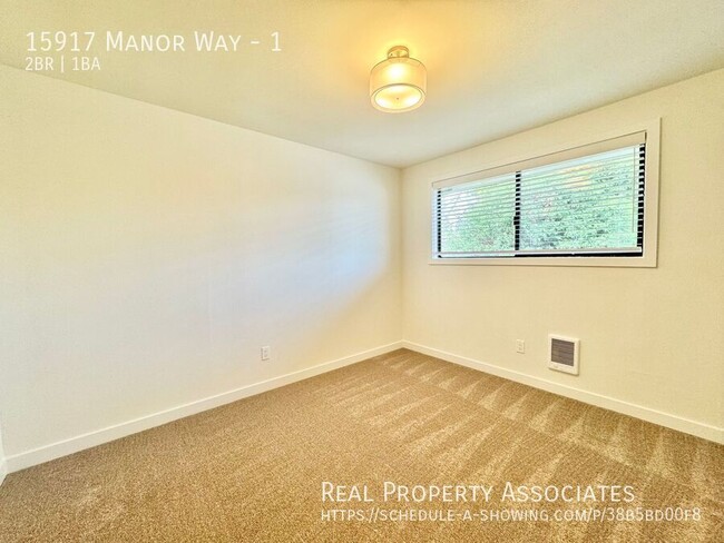 Building Photo - 15917 Manor Way