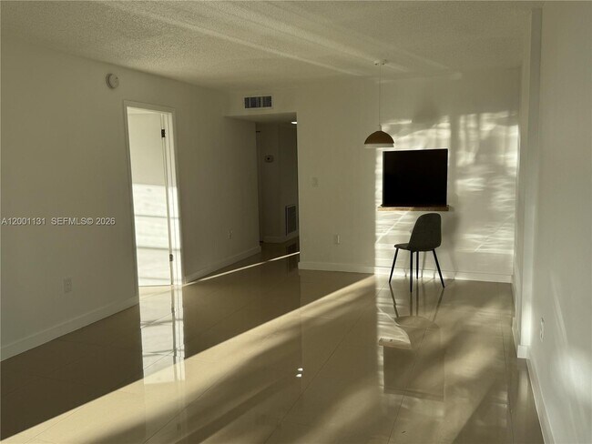 Building Photo - 13120 SW 92nd Ave