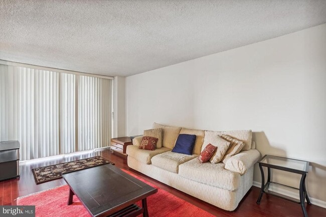 Building Photo - 7420 Westlake Terrace