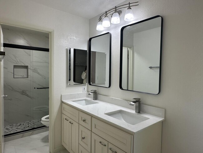 Building Photo - 22556 Silver Oak Way
