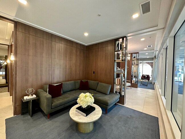 Building Photo - 635 Slaters Ln