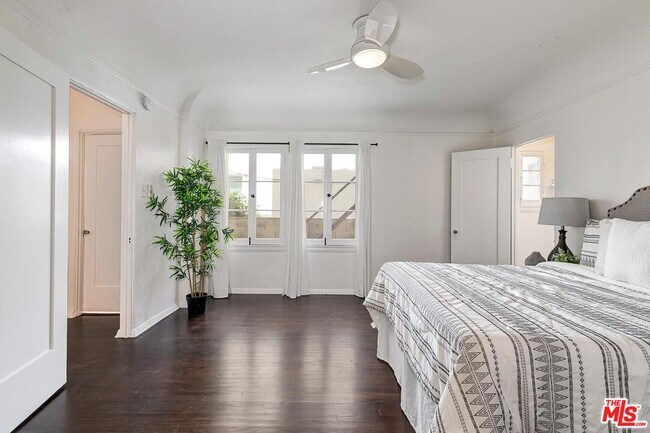 Building Photo - 373 S Crescent Heights Blvd
