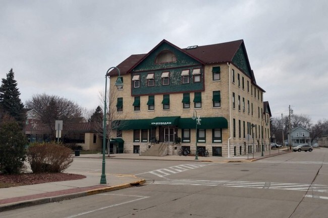 Primary Photo - 204 W Main St