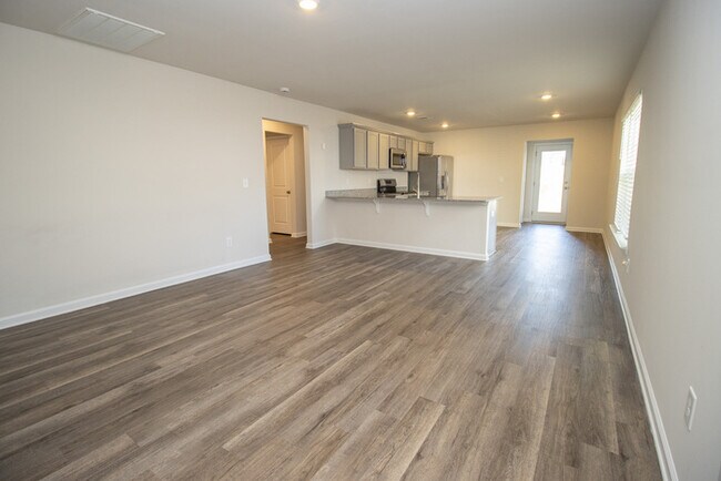 Building Photo - 410 Middlebury Ln