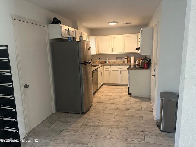 Building Photo - 5714 Norde Dr W