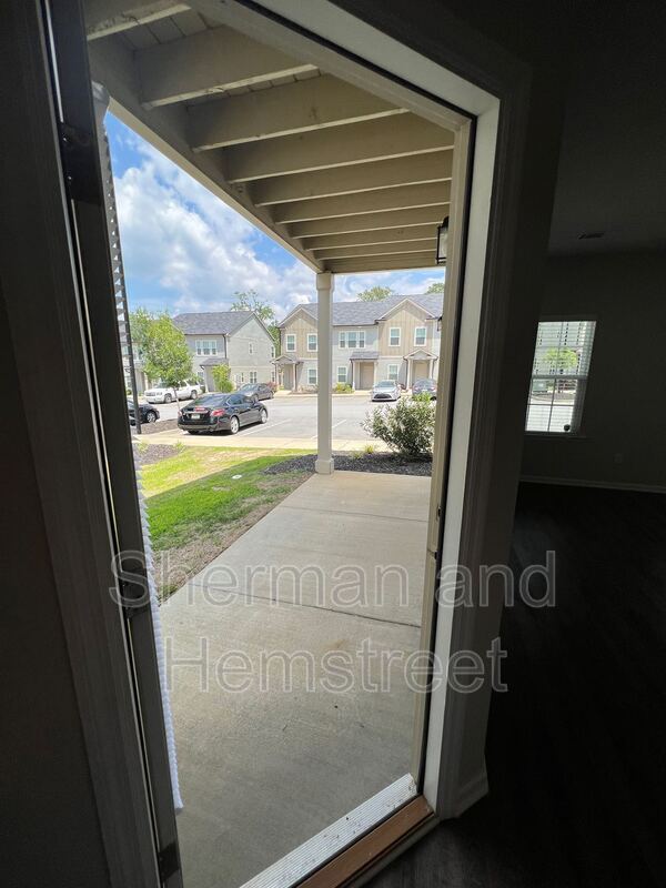 Building Photo - 655 Dobhill Ln