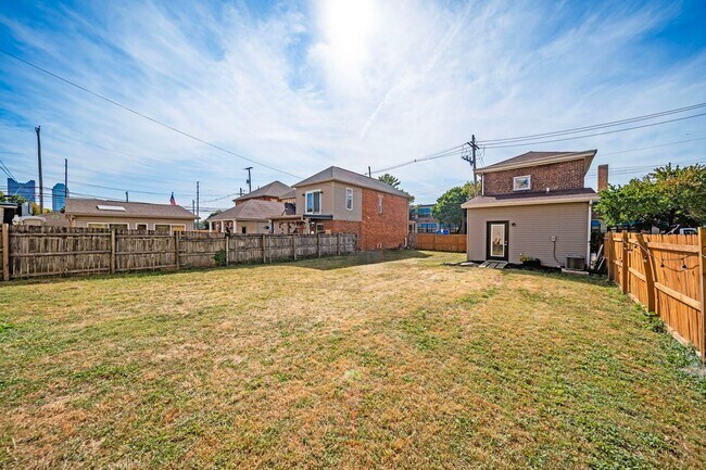 Building Photo - EAST FRANKLINTON ARTIST DISTRICT!  SUNNY N...