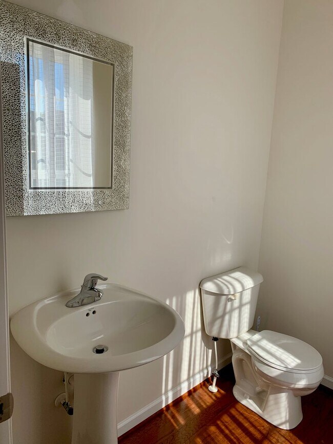 Building Photo - 3030 Meridian Cmns