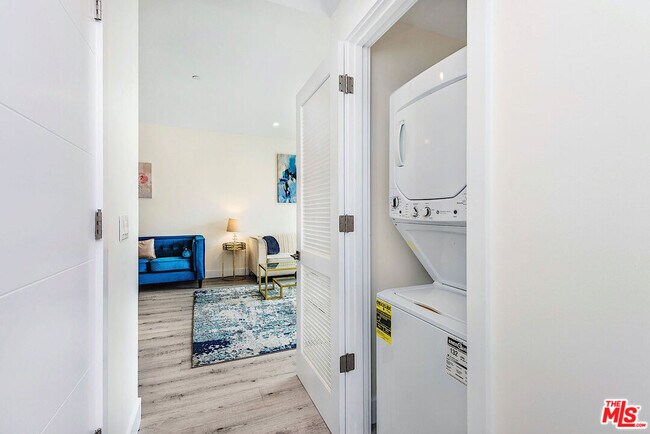 Building Photo - 1237 S Holt Ave