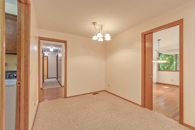Building Photo - Single-Level Living Near South Hillsboro's Best Amenities