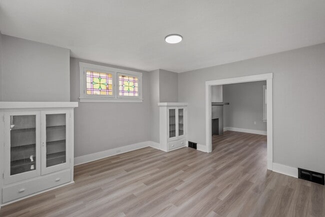 Building Photo - Stunning 3 bedroom home in Carrick available August 15!