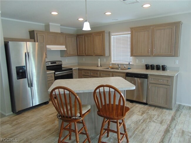 Building Photo - 1445 N Bridge St