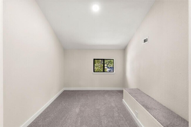 Building Photo - 41 Harbour Row Dr