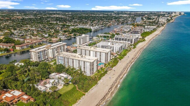 Building Photo - 1147 Hillsboro Mile Unit 506