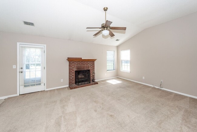 Building Photo - 3 Bedroom, 2 Bathroom Home in Whitehall - ...