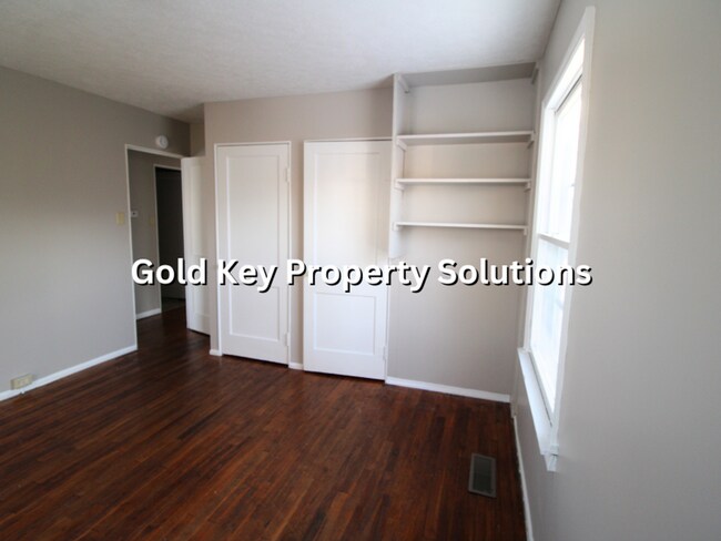 Building Photo - 3 BR 1 BA House with Garage and Enclosed Porch (NO SECTION 8)