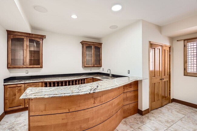 Building Photo - Spacious 4BR Townhome in Denver